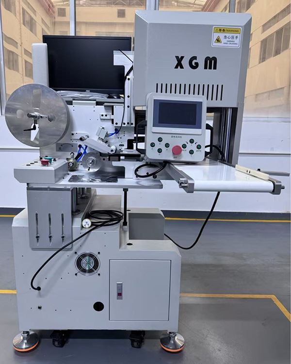 自动贴辅料机（皮带款）